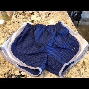 Blue patterned Nike short